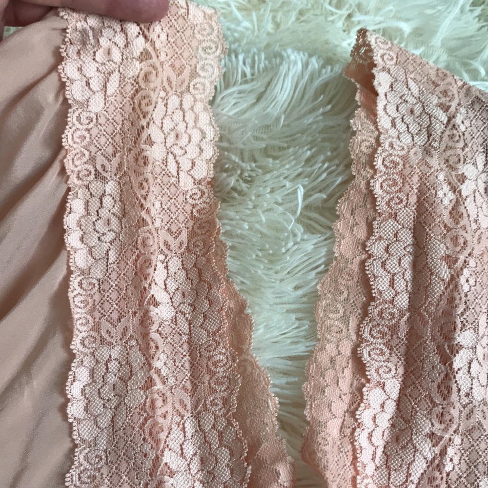 Soft pink, satin top - Picture 3 of 4